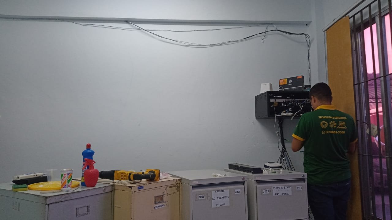 Instalação de infraestrutura para câmeras em ambiente técnico